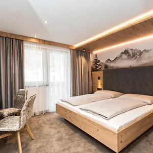 https://hotel-garni-pfeifer.ischgl-hotels.net