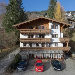 https://hotel-valerie.saalbachhinterglemmhotels.com