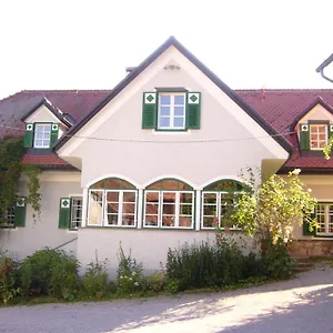 https://hirschenhof.graz-austria-hotels.com